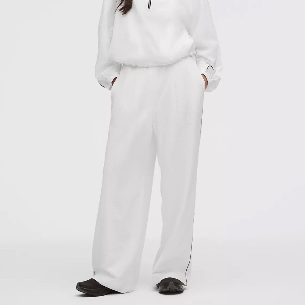 Lululemon Seersucker WovenAir High-Rise Pant Short